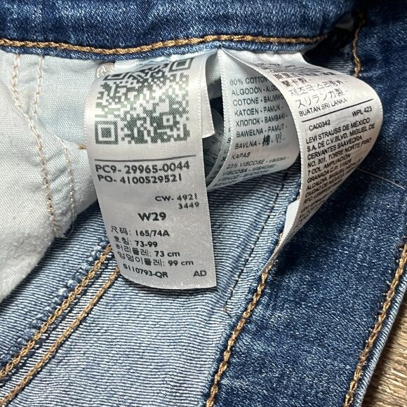 Levi's Medium Wash Mid Length Distressed Denim Shorts Size 29 / 6 - Picture 2 of 6